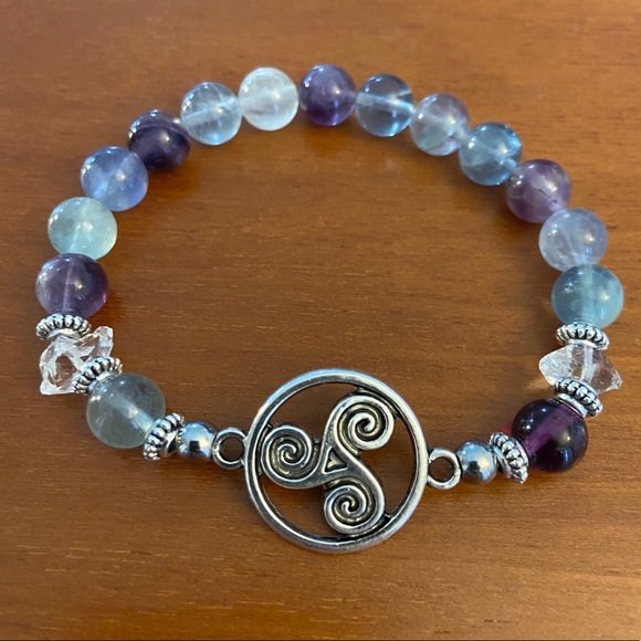 Celtic bead bracelet . Herkimer diamonds & fluorite celtic knot bracelet - Picture 4 of 14